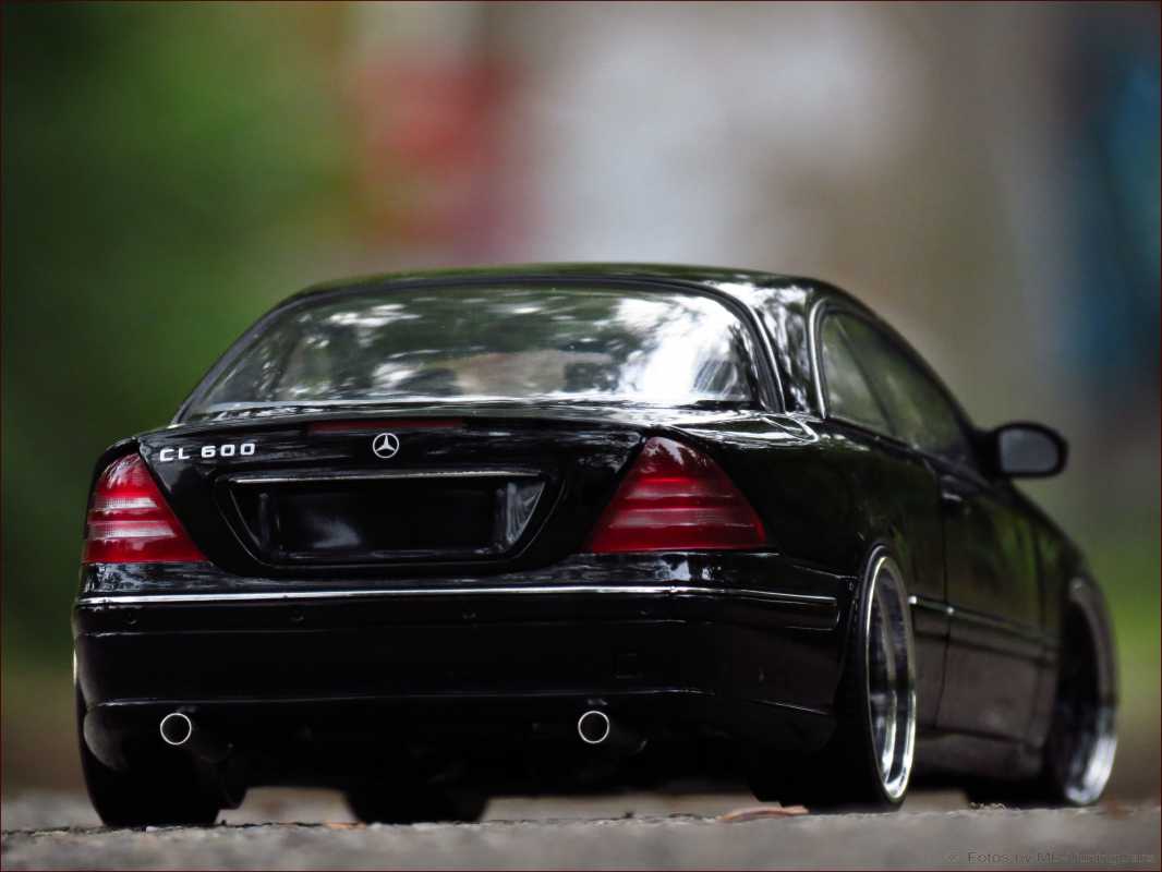 1:18 Mercedes Benz CL 600 V12 C215 Black Edition / BBS LM HMC inkl. Vitrine PVC